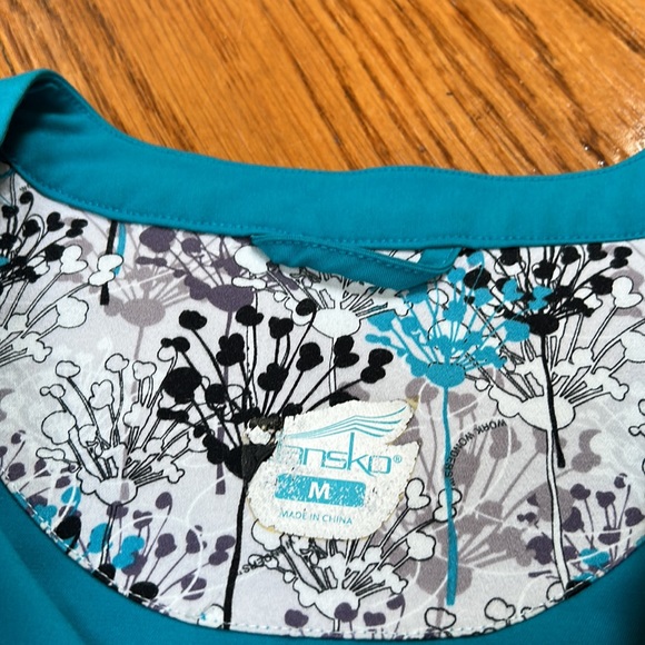 Dansko scrub top, aqua/teal size medium.  Short sleeves, pockets on side. - Picture 2 of 15